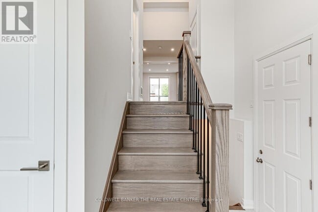 Building Photo - 549 New England Ct