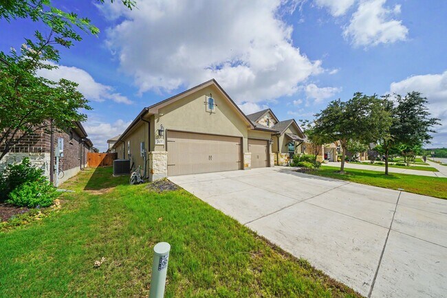 Foto del edificio - Stunning 4BR Home with 3-Car Garage in Turning Stone - Realtor Commission: $750