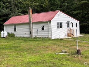 Building Photo - 725 Cole Rd