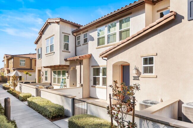 Building Photo - 1073 Delpy View Pt