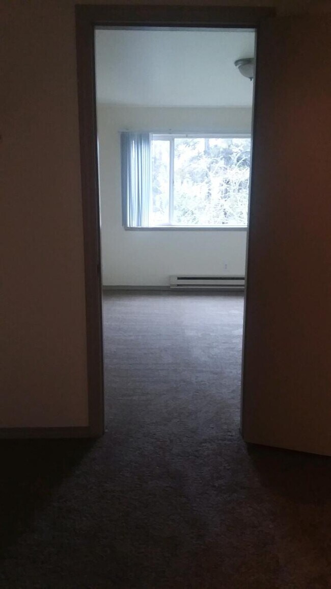 Building Photo - 2 bedroom in SEATTLE WA 98168