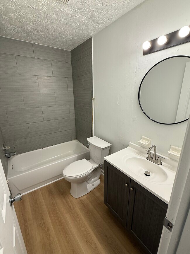 Foto del edificio - 665 Cherry Hill Dr