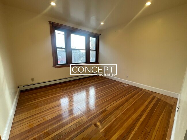 Building Photo - 369 Centre St