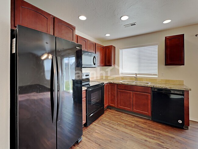 Foto del edificio - 4716 Keepsake Ave