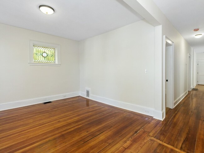 Building Photo - 136 Huron Ave