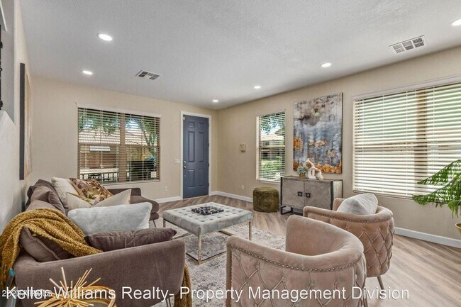 Foto del edificio - 5 br, 3.5 bath House - 32934 N Cherry Cree...