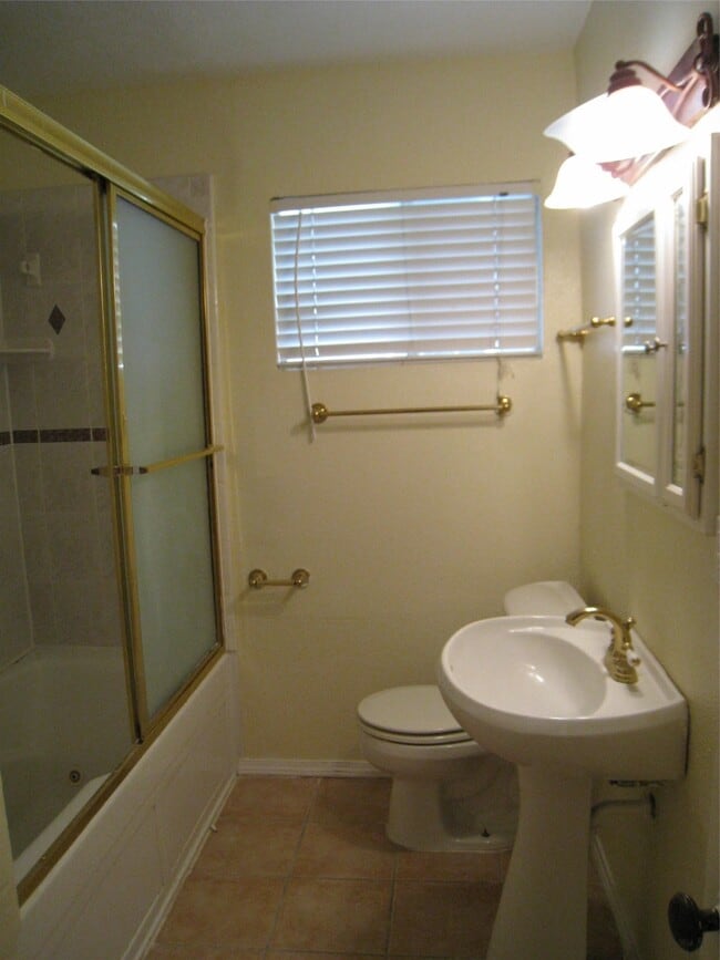Building Photo - 4337 Effie St