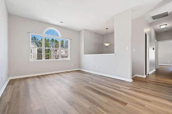 Building Photo - Renovated Split-Level Home in Hope Valley Farms