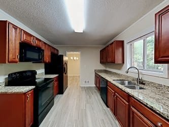 Building Photo - 4242 Valley Lake Terrace SW