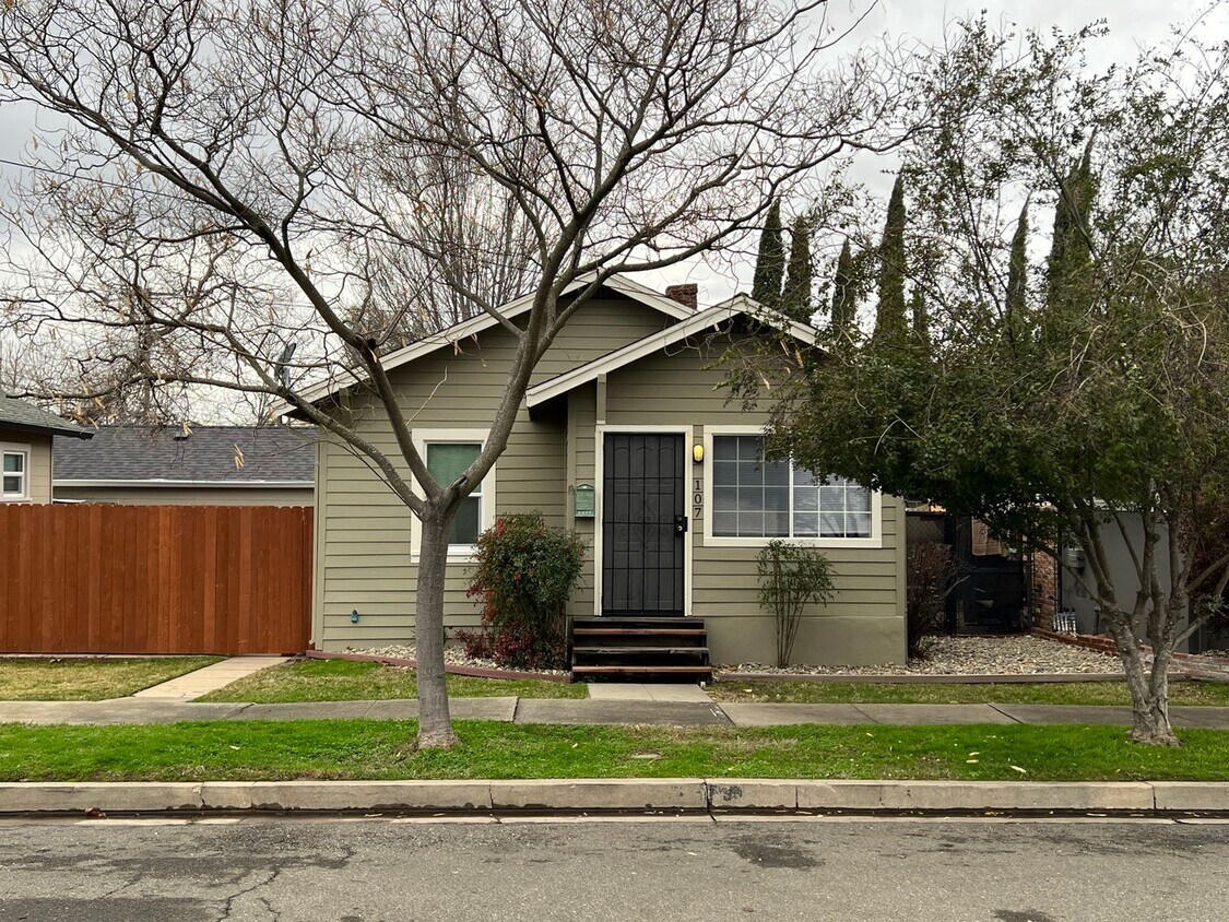 Primary Photo - Recently Updated One Bedroom in the heart ...