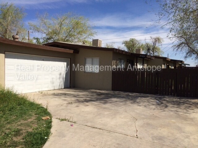 Building Photo - 45446 Corkwood Ave