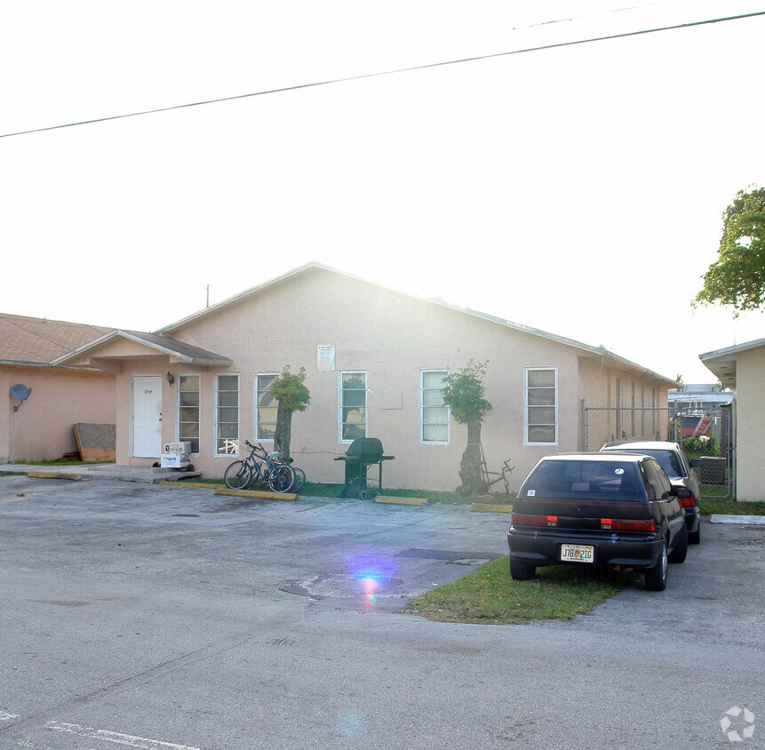 Foto del edificio - 1720-1730 SW 40th Ter