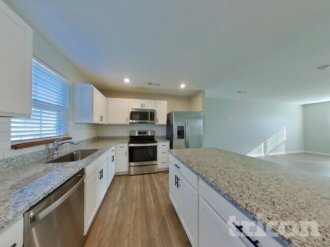 Foto del edificio - 1034 Cone Blvd