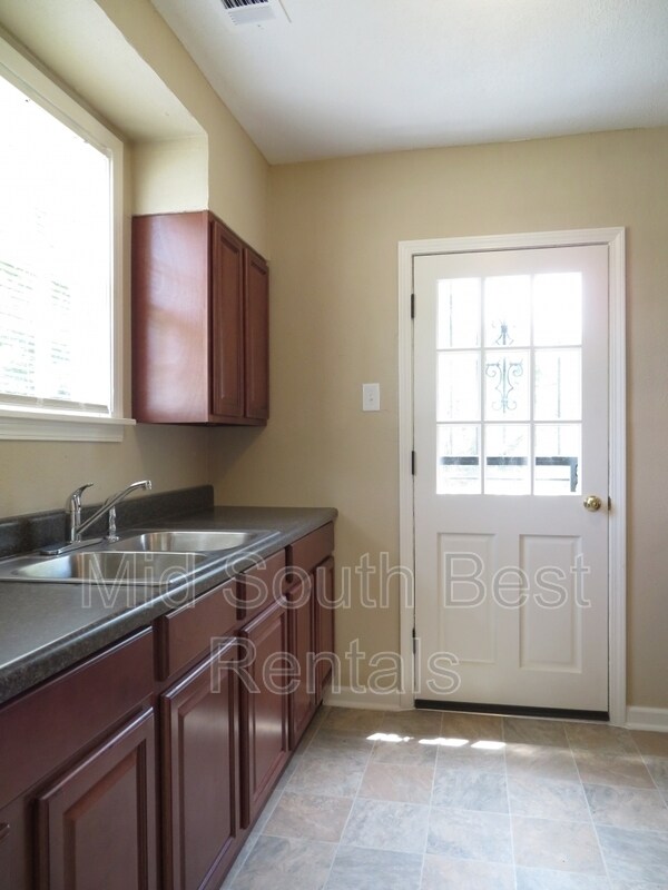 Building Photo - 443 Jacklyn Ave