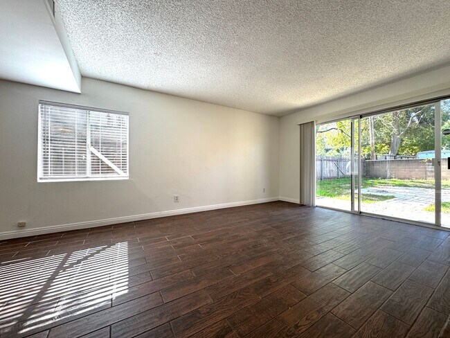 Foto del edificio - 3 Bedroom House in Sherman Oaks!