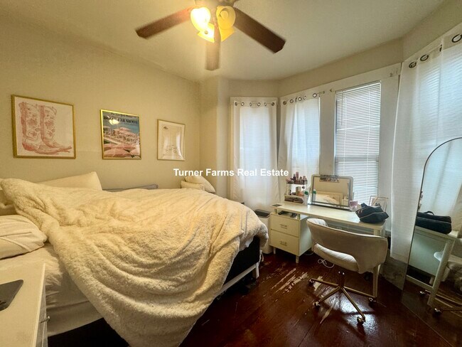 Foto del edificio - 717 Parker St