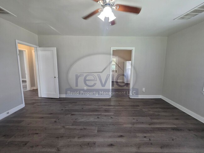 Foto del edificio - Beautiful 2 Bedroom Home!