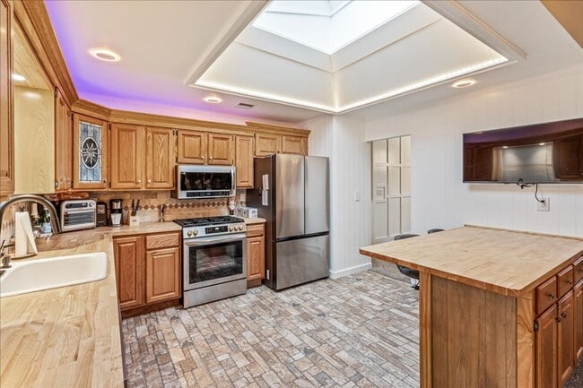 Photo - Immaculate 3 Bedroom & 2 Bathroom Apartment