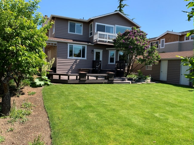 Building Photo - 317 11th Ave W