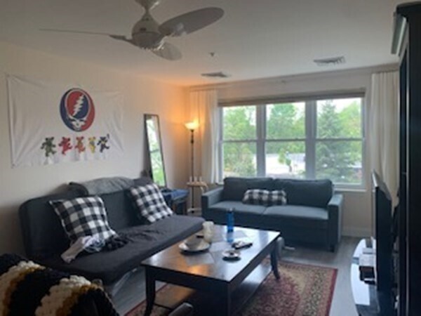 Foto del edificio - 318 Rindge Ave