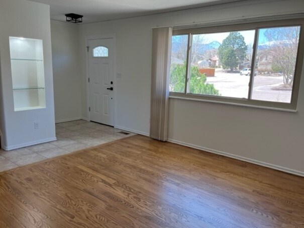 Foto del edificio - 5303 Meadowgreen Dr