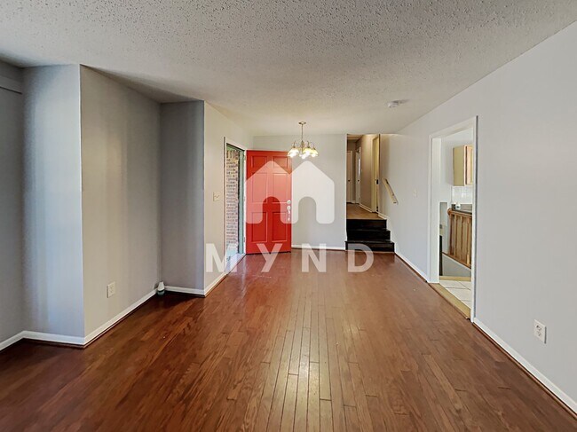 Foto del edificio - 528 Lasalle Ln