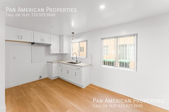 Building Photo - 994 Valencia St