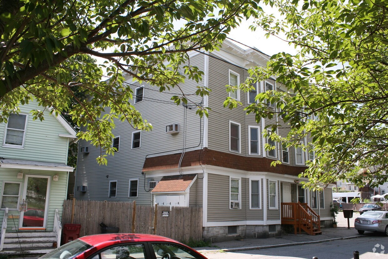 Building Photo - 16 Chase St