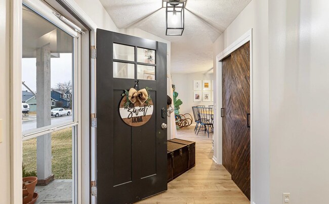 Foto del edificio - Gorgeous Millard Home!!