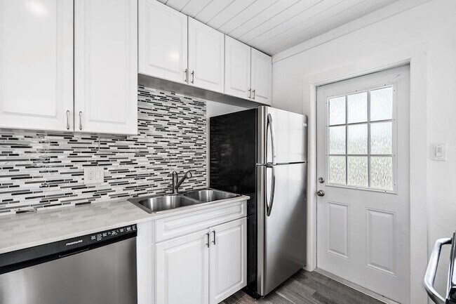 Building Photo - 4615 Garden Ave