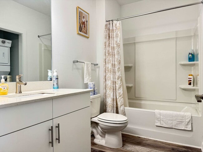 Building Photo - 542 Boulevard NE