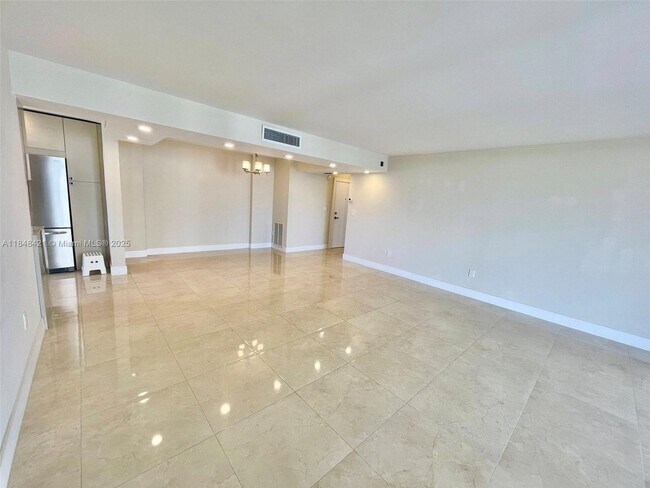 Foto del edificio - 2851 NE 183rd St