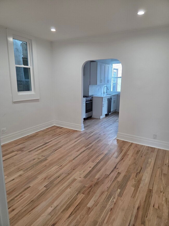 Foto del edificio - 2377 32nd St