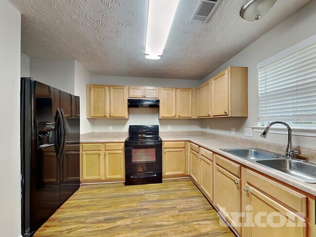 Building Photo - 254 Summit View Dr