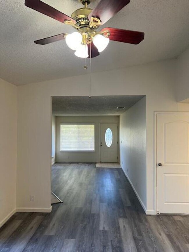 Foto del edificio - COMPLETELY REMODELED 2 BEDROOM DUPLEX IN ROCKLIN!!