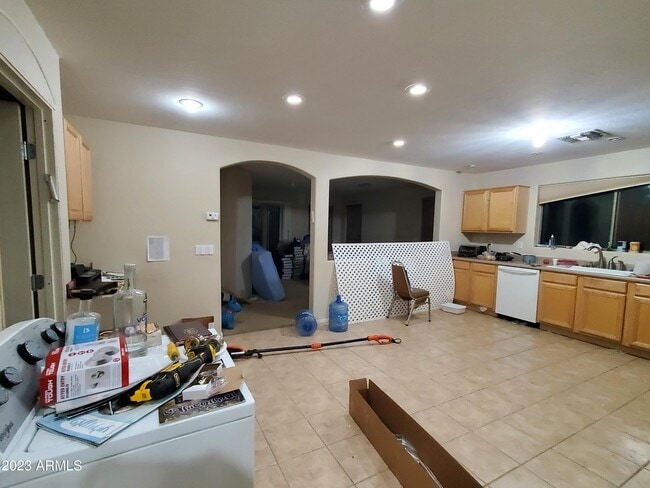 Building Photo - 1566 Desert Willow Ave