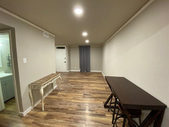 Building Photo - 9840 Valley Meadow Ct