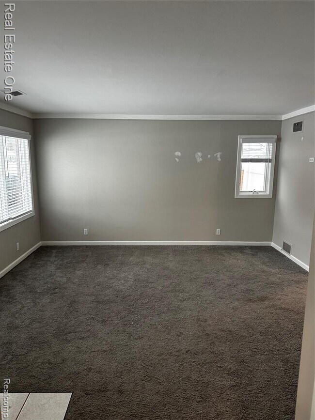 Foto del edificio - 38 Kenyon Dr