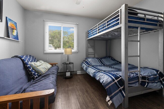 Foto del edificio - 536 N Cogswell Dr