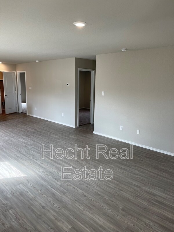 Building Photo - 10543 McClintock Dr