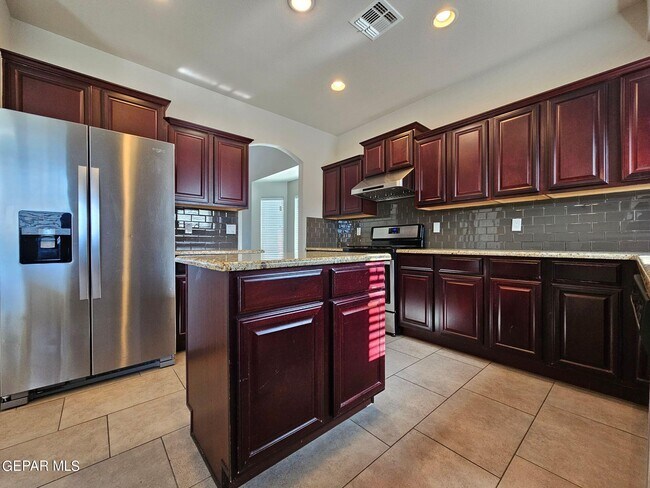Building Photo - 777 Aislaby St