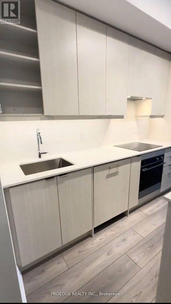 Building Photo - 36 Elm Dr W