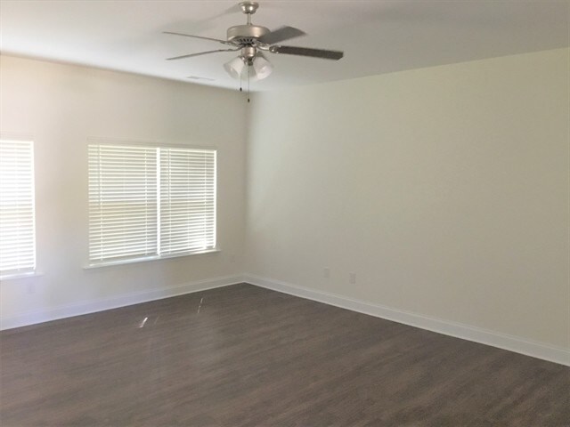 Building Photo - 2910 Phillips Fairway Drive