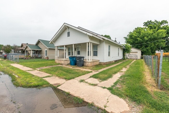 Building Photo - Beautiful 2 Bed 1 Bath in Quiet Area