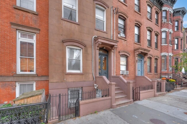 Foto del edificio - 251.5 York St