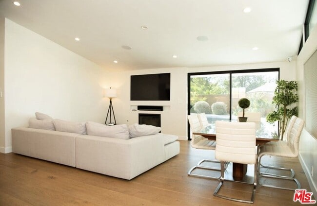 Building Photo - 6329 Jumilla Ave