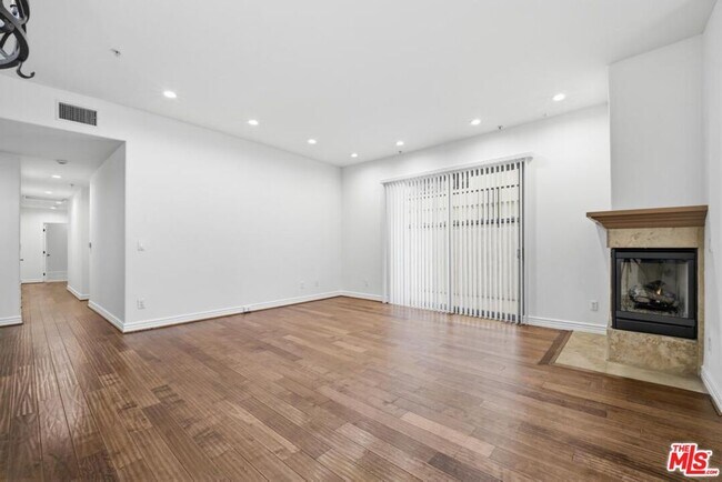 Foto del edificio - 10913 Whipple St