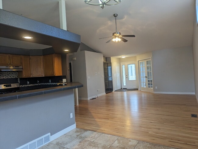 Building Photo - Desirable 3bdrm/3 bath in NW Longmont!