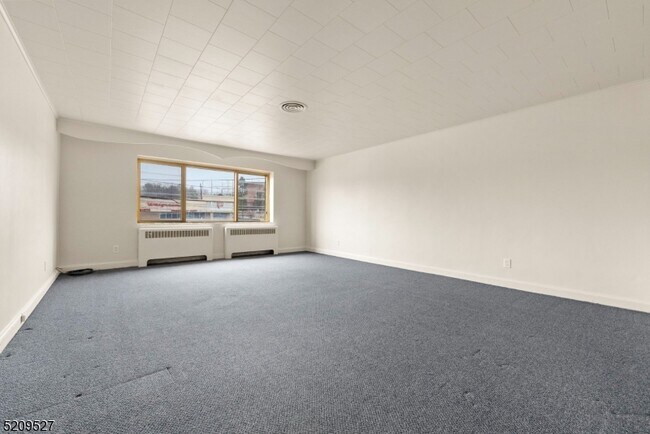 Building Photo - 836 Van Houten Ave