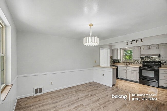 Building Photo - 5240 Orchard Hill Dr